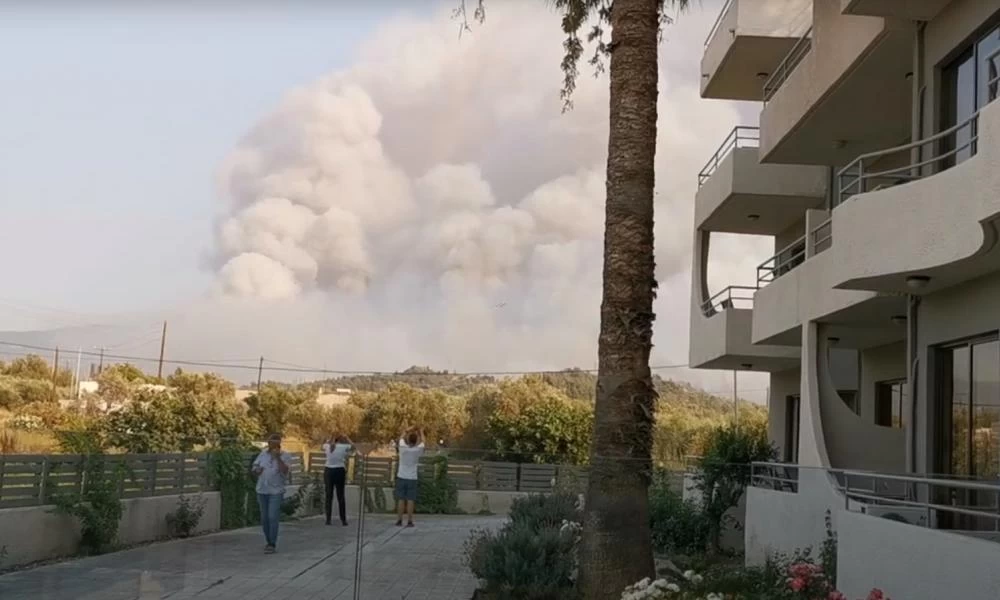 Φωτιά στη Ρόδο: «Στάχτη» 10.000 στρέμματα γης – Επί ποδός η πυροσβεστική